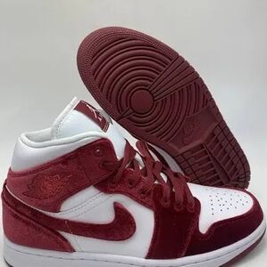 Jordan 1 Mids Red Velvet Entire Shoe Unisex 10 Men 11.5 Womens